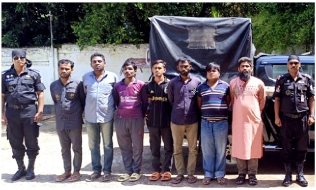 কক্সবাজারে ডাকাতির প্রস্তুতিকালে অস্ত্র ও গুলিসহ সাত জলদস্যু আটক